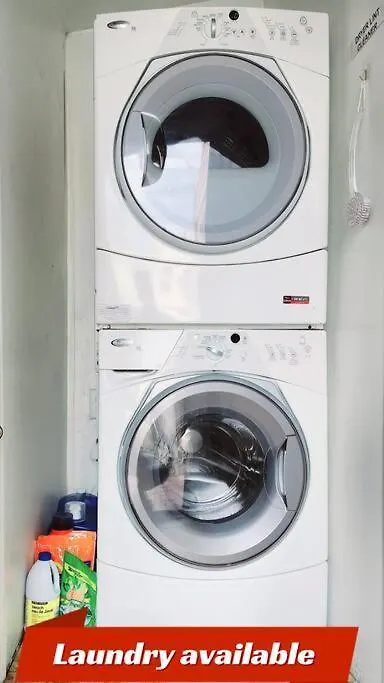Homestay Quadruple Private Room With Netflix & Laundry, Balcony & Self Check-In Toronto