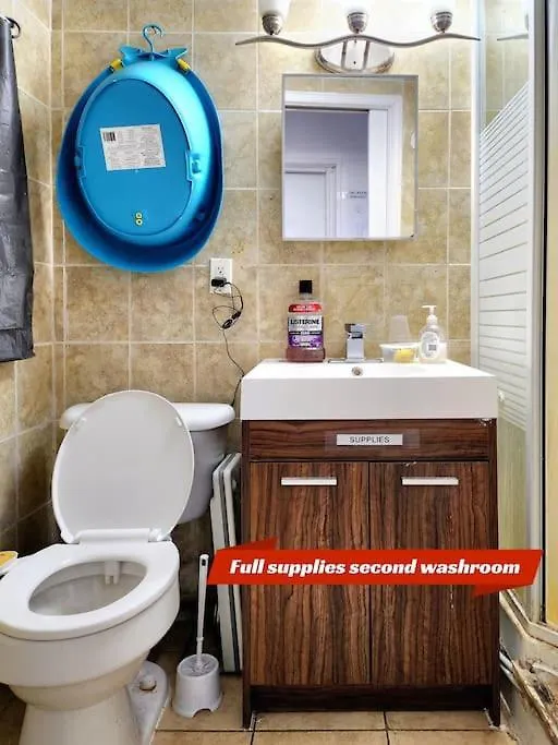 Quadruple Private Room With Netflix & Laundry, Balcony & Self Check-In Toronto